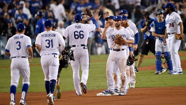 dodgers-team-line.jpg